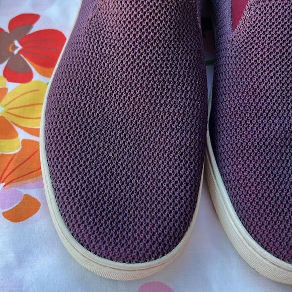 Rothy’s The Original Slip On Sneaker in Berry Lattice - Picture 6 of 9